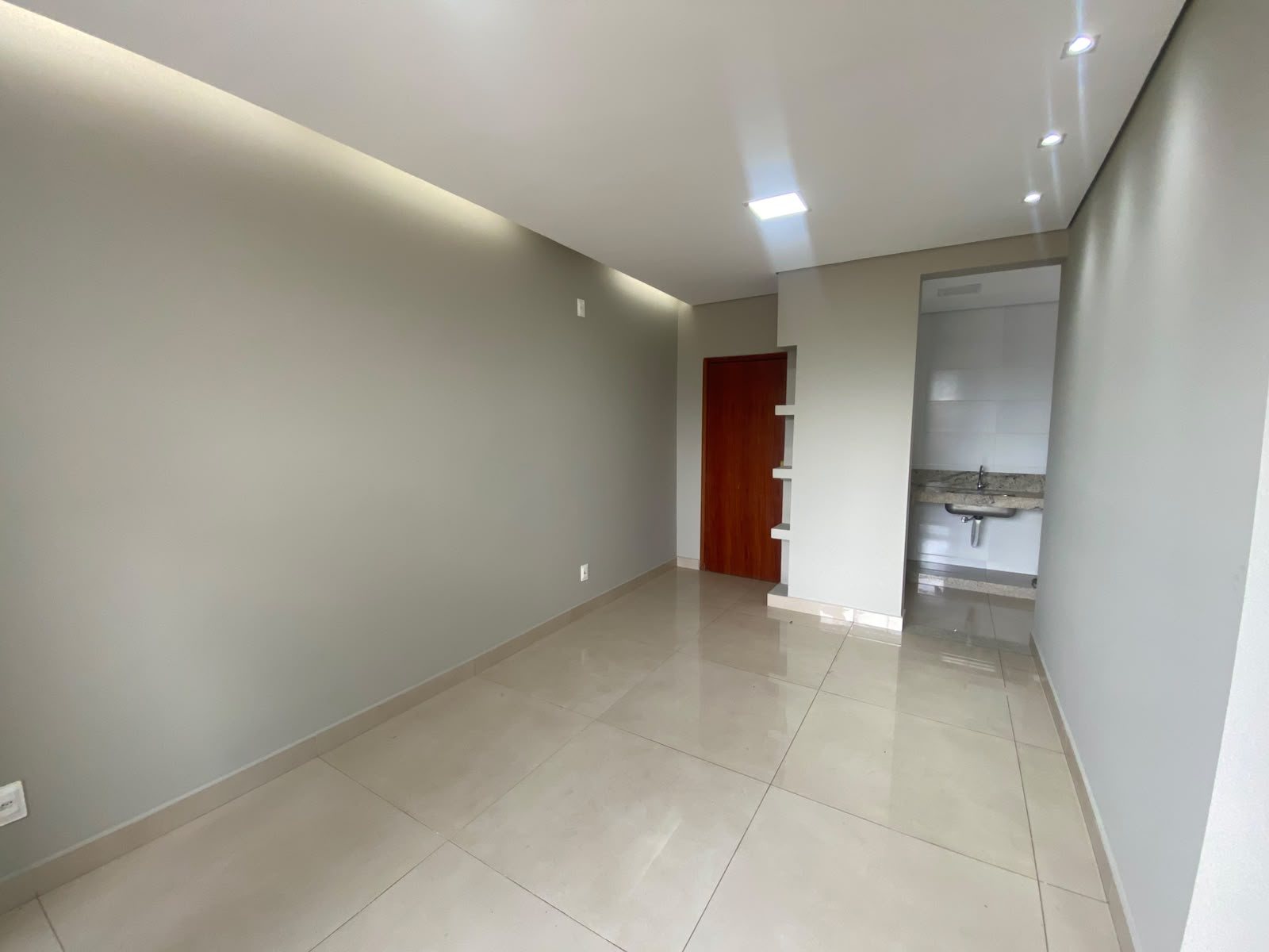 Apartamento de 2 Quartos para Locação - Guaruja Mansoes - R$2.500,00